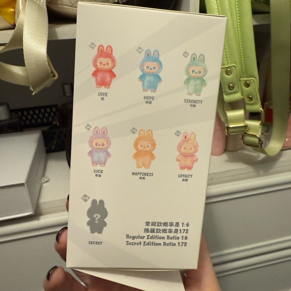 Big into Energy Love Labubu - Picture 2 of 6